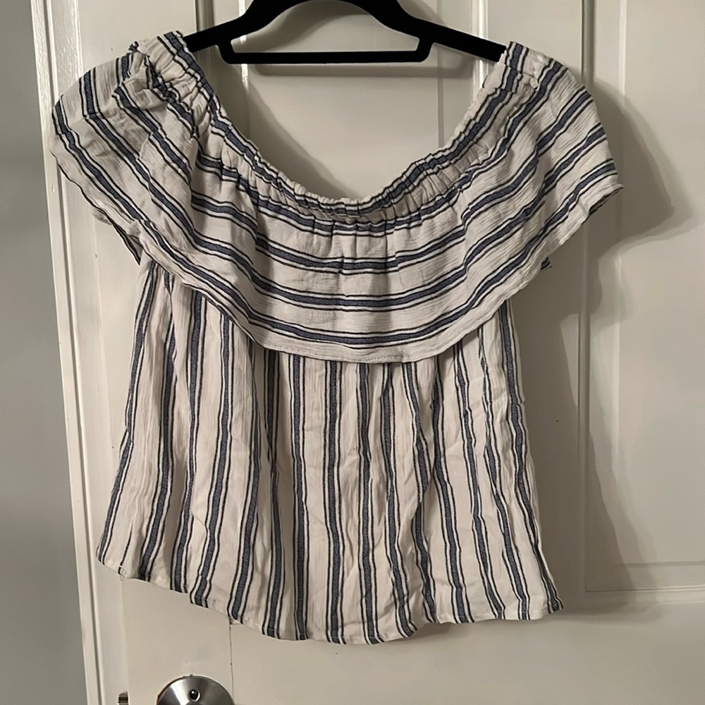 Stitch Fix - off shoulder cute top! Size Small!